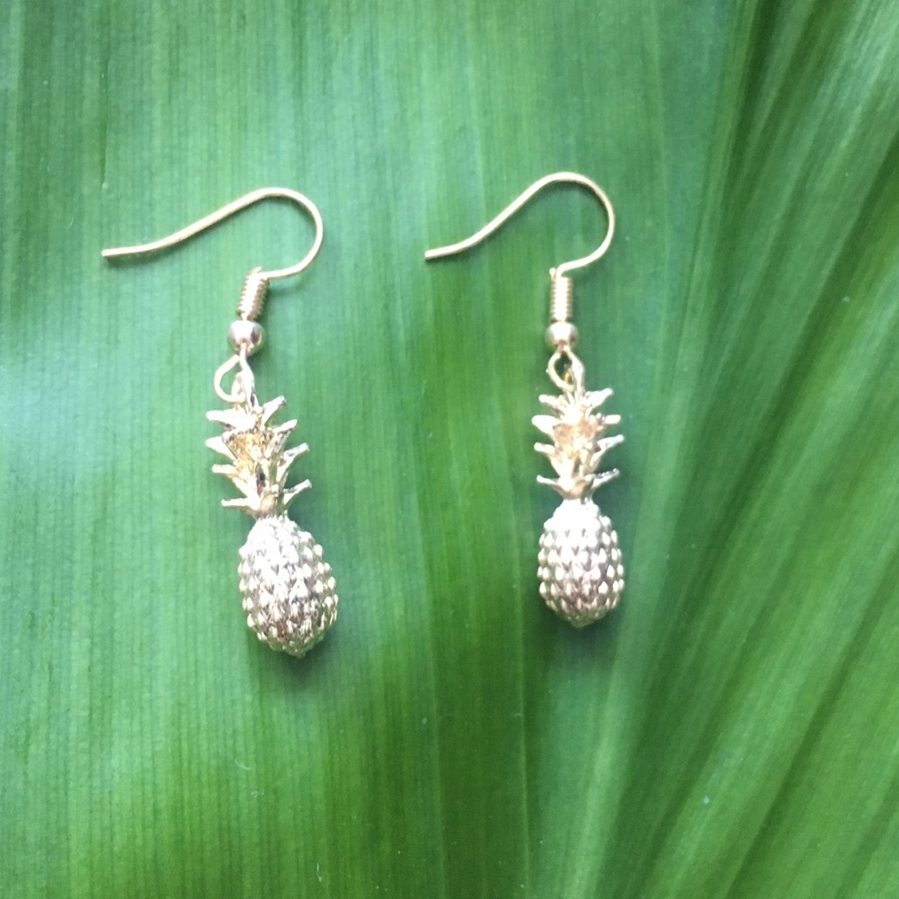 Darling pineapple drop earrings 🍍